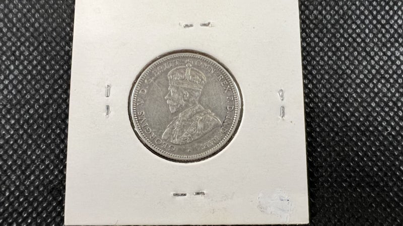 1931 Australian Silver One Shilling Coin - Very Fine Grade - Lot Y991 Carousel 2