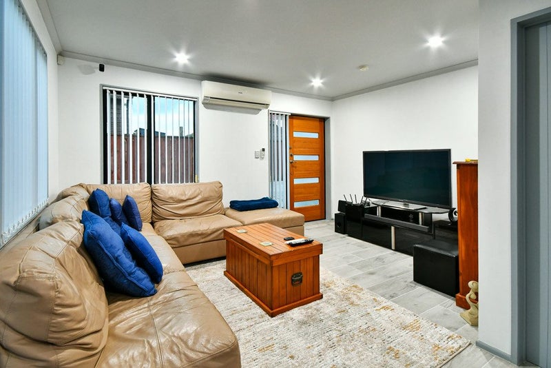Image 3 of 10