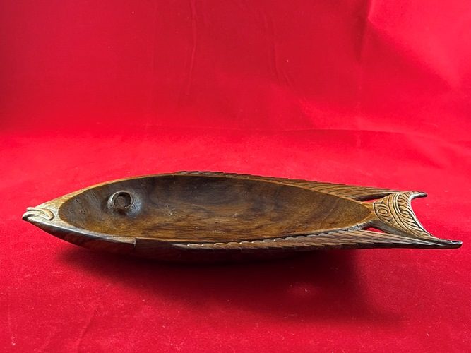 Vintage Papua New Guinea Trobriand Island Carved Fish Design Dish Carousel 2