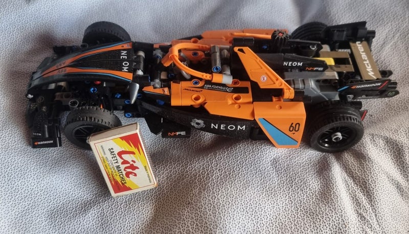 LEGO Speed Champions 2023 McLaren F1 Race Car Carousel 5