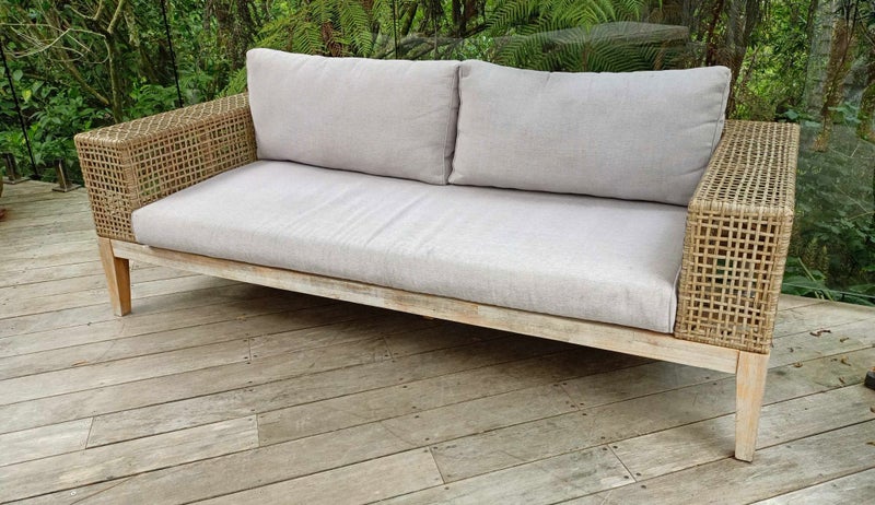 A LUXURIOUS OUTDOOR RATTAN ALUMINIUM SOFA Carousel 1