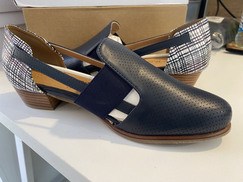 Amore Shoe - Size 10 - Navy Carousel 1