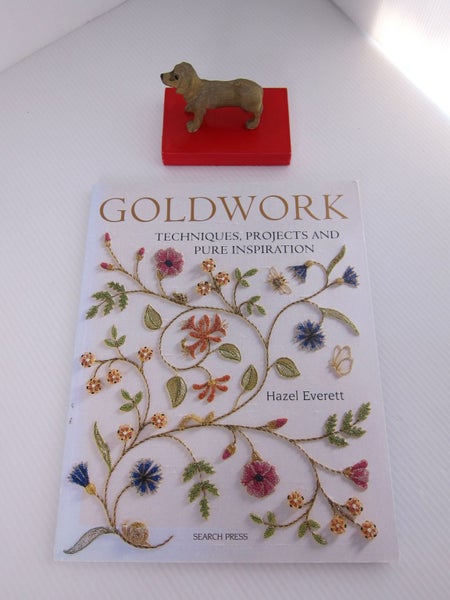 **GOLDWORK : TECHNIQUES, PROJECTS AND PURE INSPIRATION - HAZEL EVERETT Carousel 1
