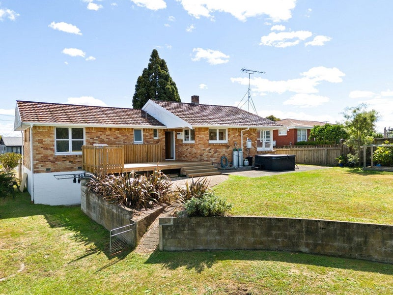 Image 2 of 28