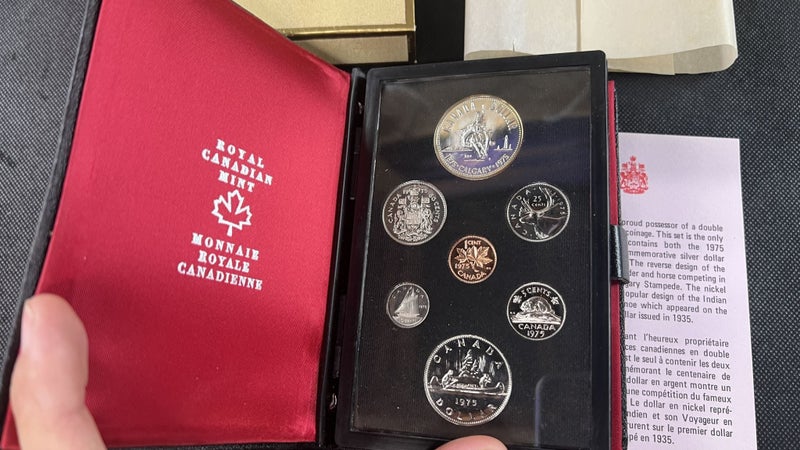 1975 Canadian Proof Coin Set with Large Silver Dollar - In Wallet - Lot Q989 Carousel 2