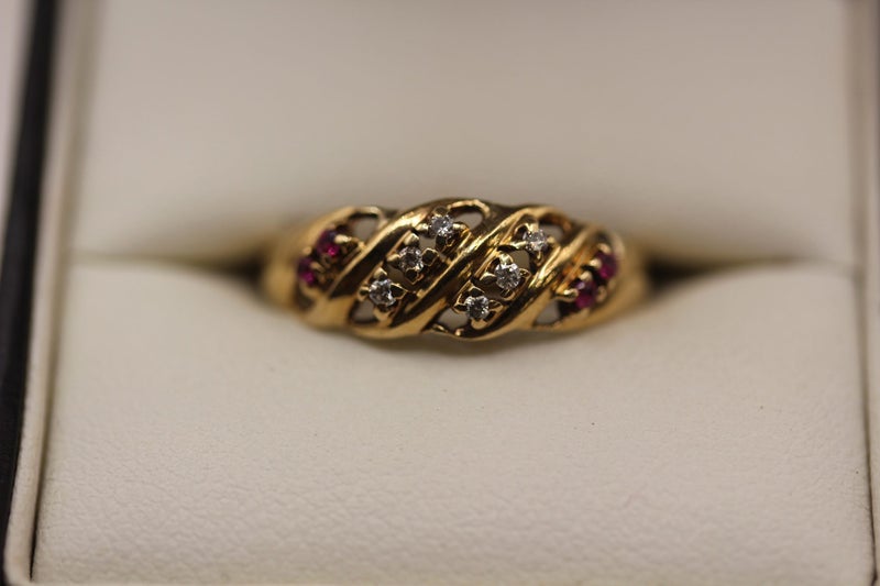 9ct Ruby & Diamond ring Carousel 8