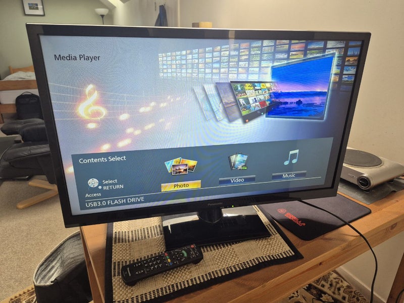 Panasonic 32" LCD TV Carousel 2