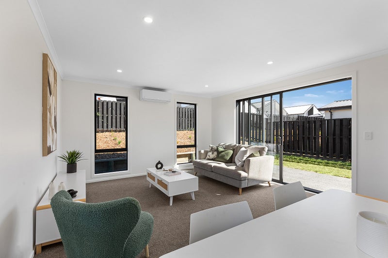 Lifestyle and Family living in Lakeside64593513904898114