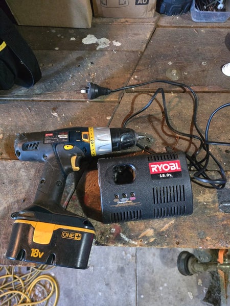 Ryobi drill and charger Carousel 1