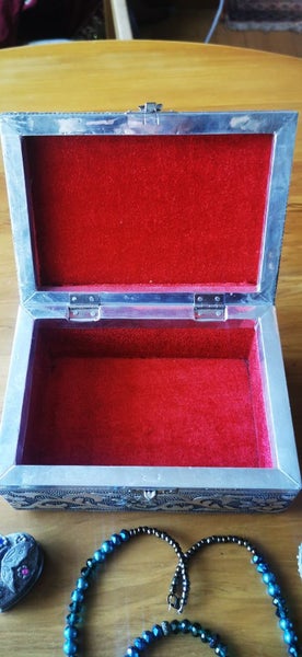 Jewellery box and bits Carousel 2