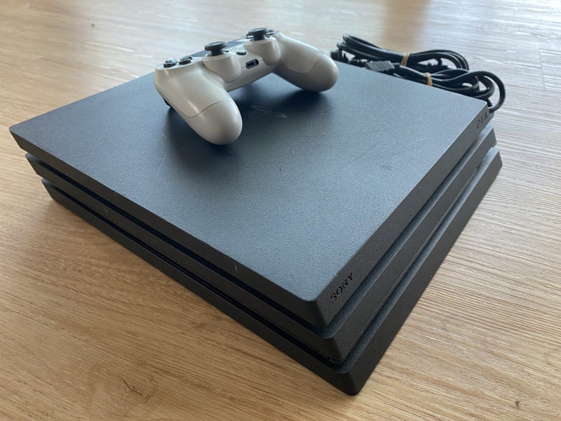 Sony PS4 PRO 1TB Carousel 1
