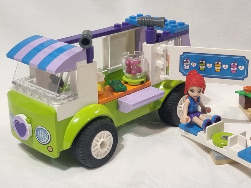 Great condition Lego Friends 10749 Mia's Organic Food Market (retired) Carousel 2
