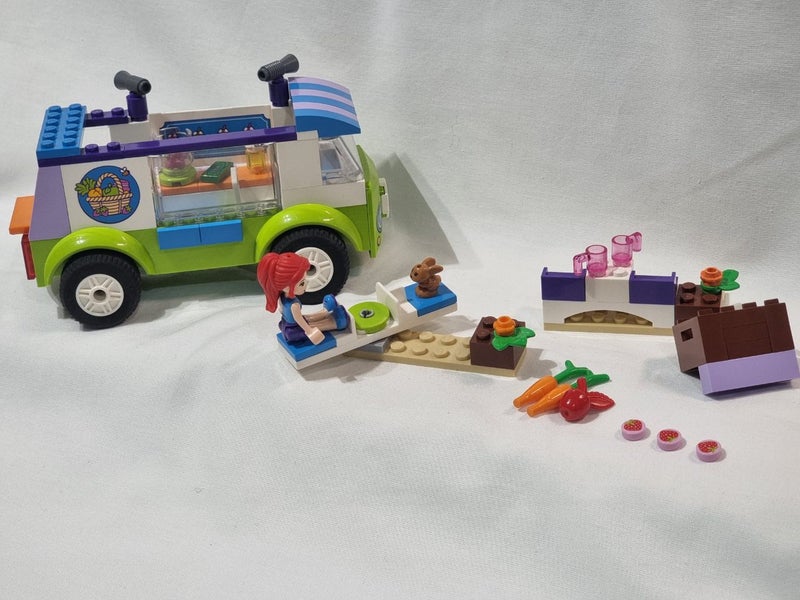 Great condition Lego Friends 10749 Mia's Organic Food Market (retired) Carousel 5