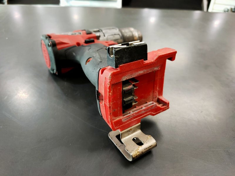 FAULTY Milwaukee Drill - B13190918-1 Carousel 4