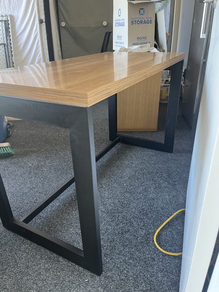 Desk 1200 Long Carousel 2