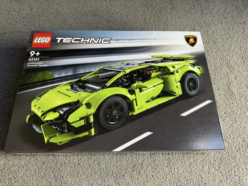 LEGO Technic Lamborghini Huracan Tecnica 42161 Carousel 1