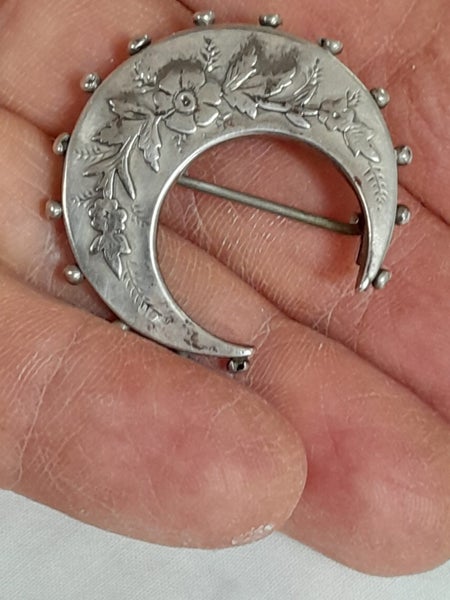 Antique silver broach Carousel 4