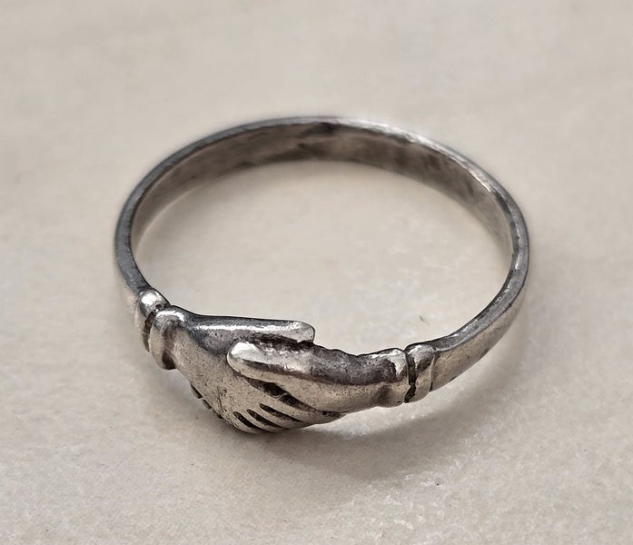 17th century fede ring-rare and exciting find Carousel 2