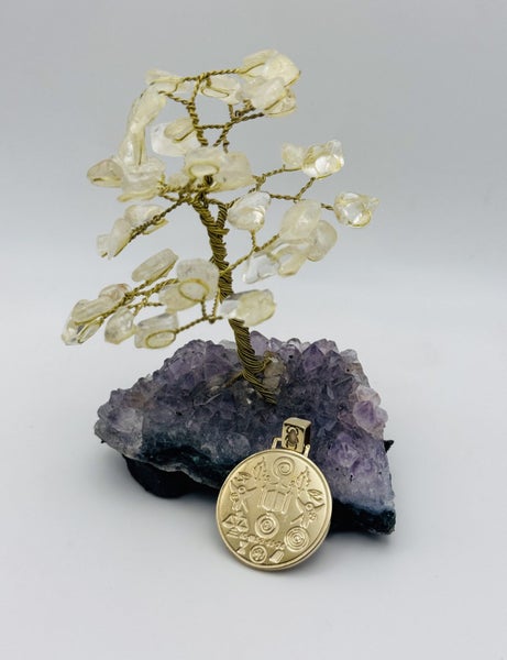 Garden of Eden: 9ct Solid Gold Pendant - Collectors Carousel 2