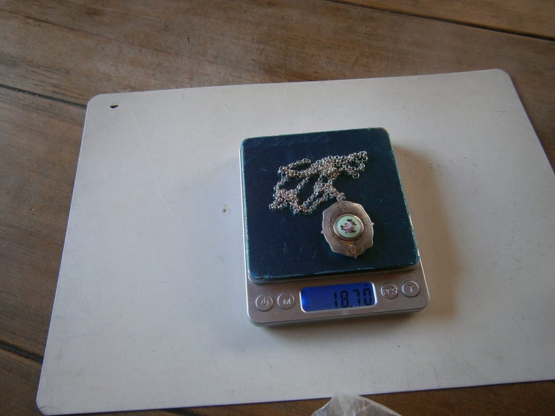 1930's STG.SILVER LOCKET ON STG.SILVER BELCHER CHAIN (18.7gms) Carousel 9