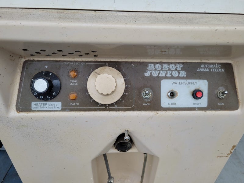 Robot Junior Automatic Calf Feeder Carousel 3