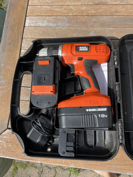 Black & Decker Drill with 2x Batteries + Charger Carousel 2
