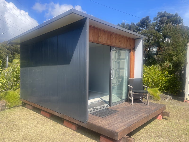 Tidy Cabin with heatpump, deck, lighting and power Carousel 2