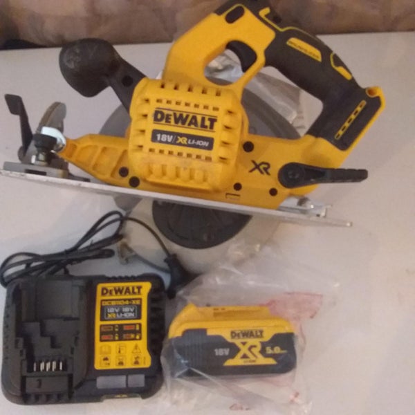 Dewalt 18v XR Brushless 184mm circular as new with charger and new 5ah battery Carousel 2