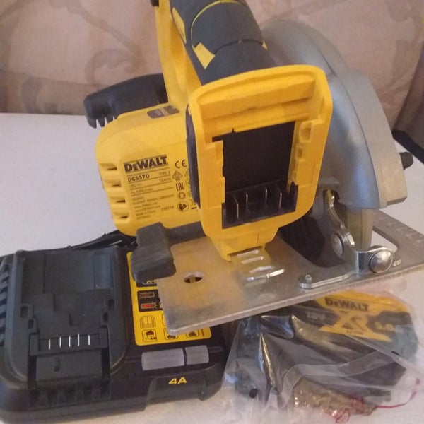 Dewalt 18v XR Brushless 184mm circular as new with charger and new 5ah battery Carousel 3