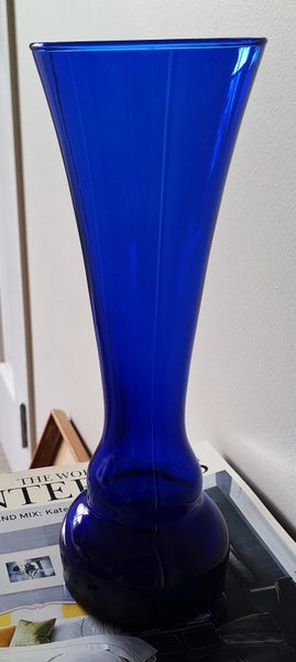 +++ VINTAGE COBALT BLUE GLASS VASE +++ Carousel 12