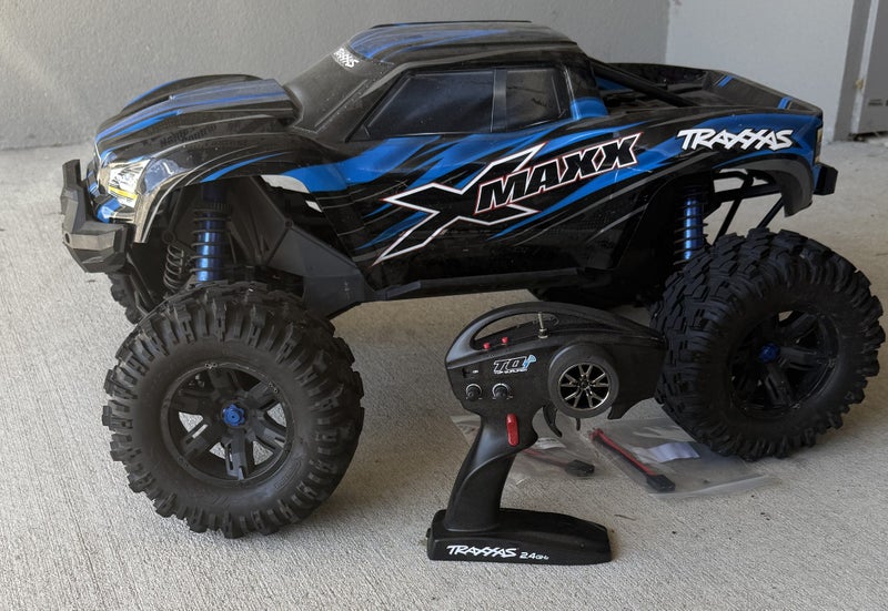 Traxxas X Max RC Carousel 1
