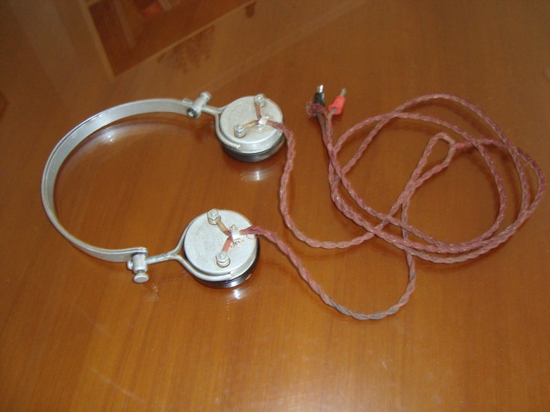 HEAD PHONES Carousel 1