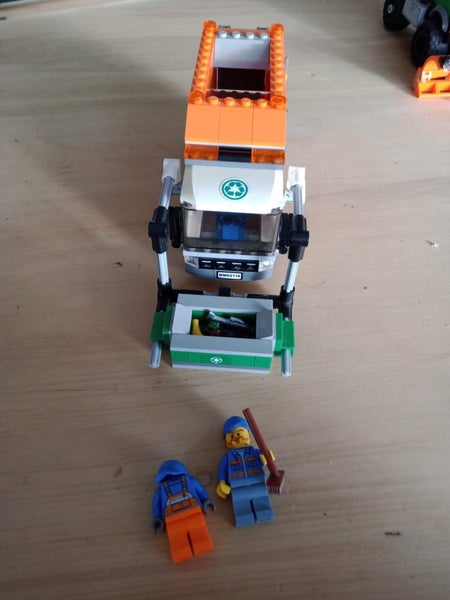 Lego city 60118 garbage truck Carousel 1