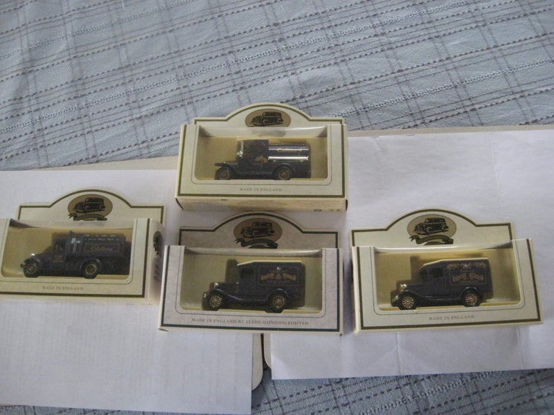 LLEDO CADBURY 1920'S VANS X 4 . MINT IN BOX. MADE IN ENGLAND Carousel 1
