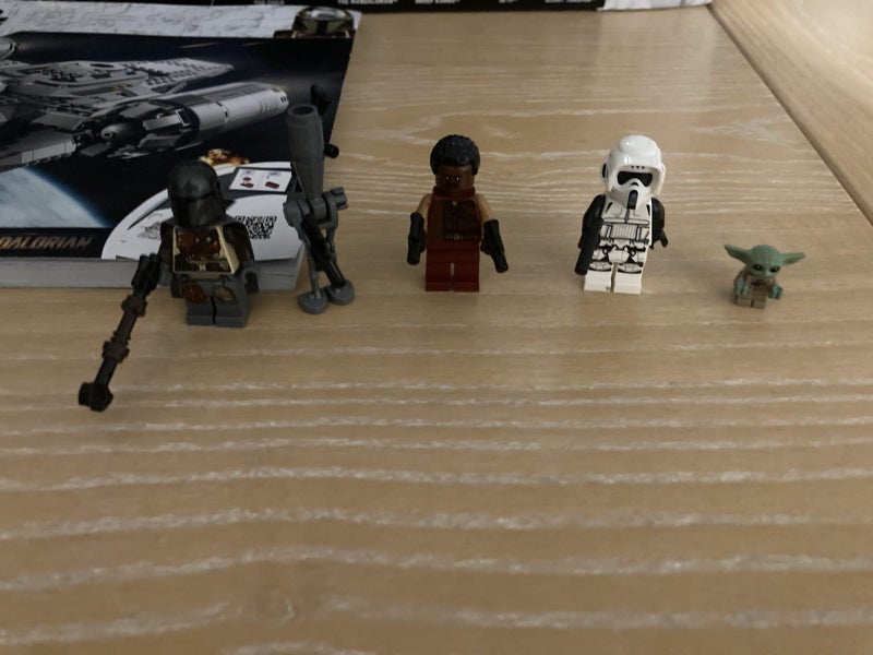 Lego Set 75292. Mandalorian The Razor Crest Carousel 3