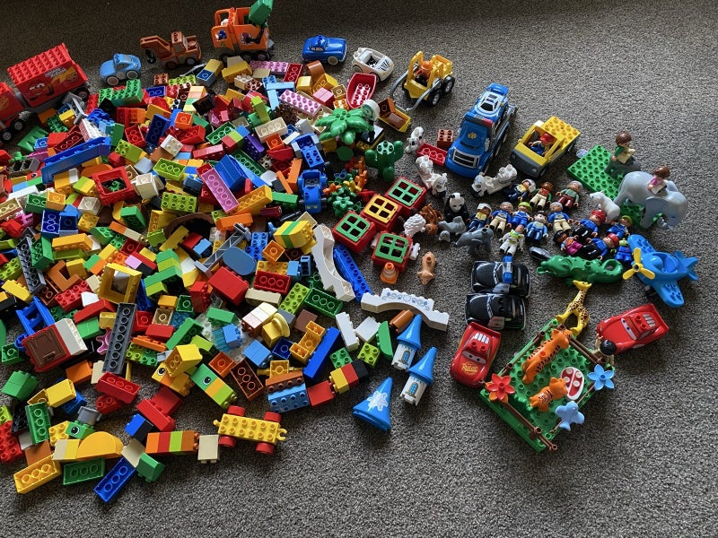 Bulk Load of Duplo Carousel 4