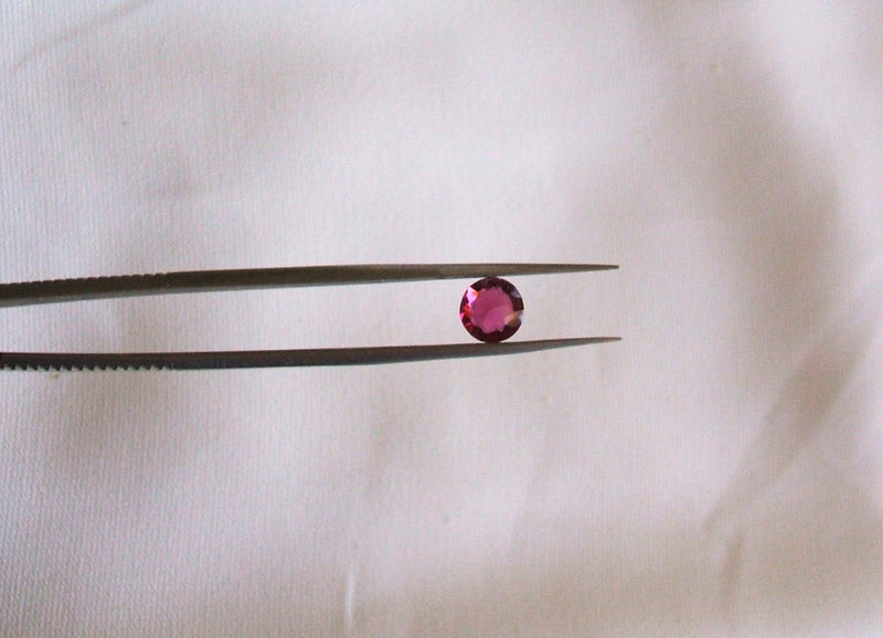JEWELLERS ESTATE STUNNING BRILLIANT CUT RHODOLITE GARNET 6.5 mm ROUND 0.9ct. Carousel 2