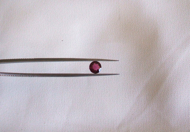 JEWELLERS ESTATE STUNNING BRILLIANT CUT RHODOLITE GARNET 6.5 mm ROUND 0.9ct. Carousel 12