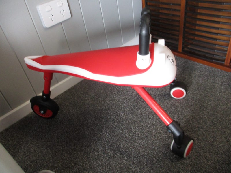 Zipstar foot to floor ride on - pickup Morrinsville Carousel 4