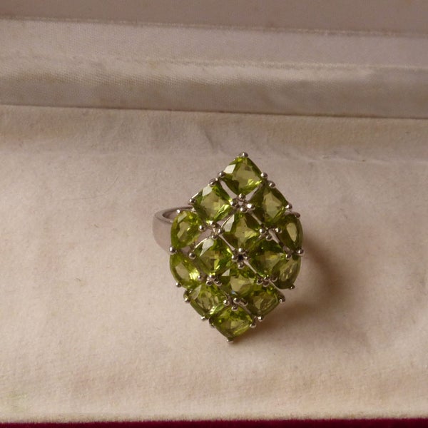 LARGE STERLING SILVER PERIDOT RING Carousel 1