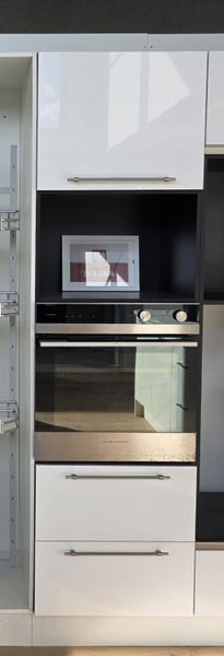 600mm White Gloss Tower Cabinets with DTC Runners Carousel 1