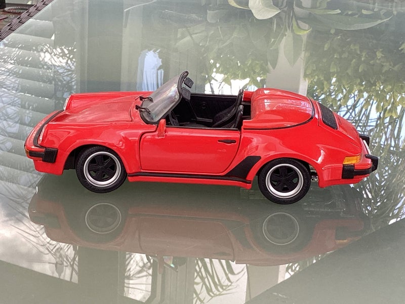 1989 PORSHE SPEEDSTER 1/18 Carousel 1