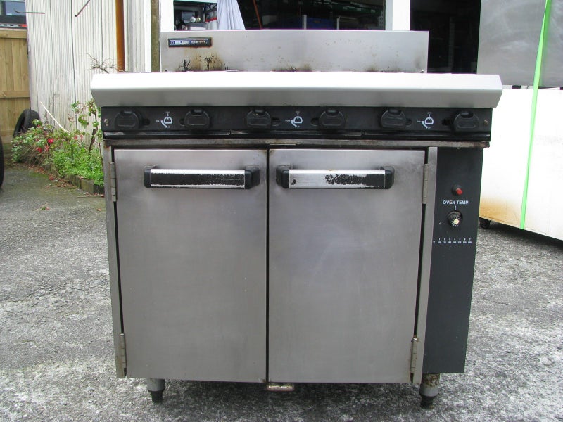 Blue Seal 6 burner static oven stove. Carousel 2