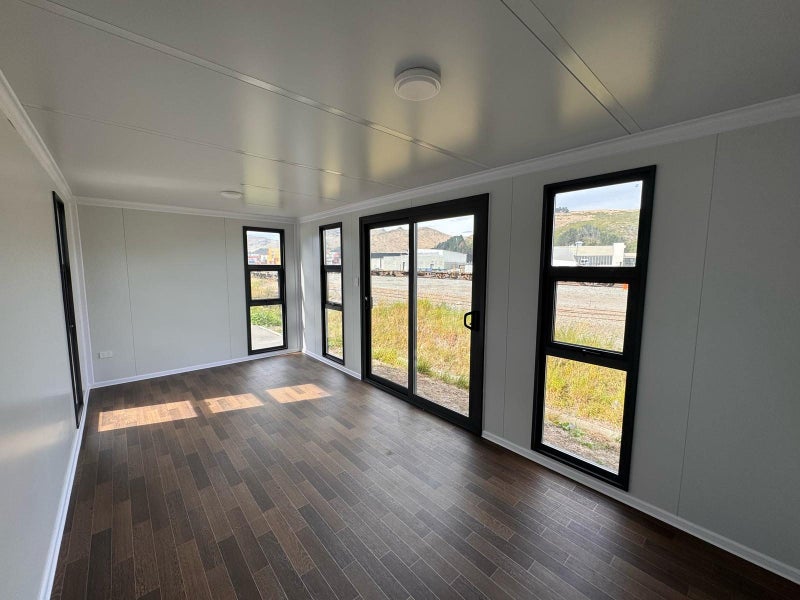 Graphite cabin with cladding63003336489475112