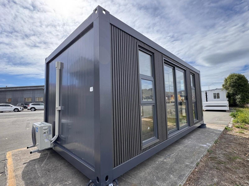 Graphite cabin with cladding63003336489475113
