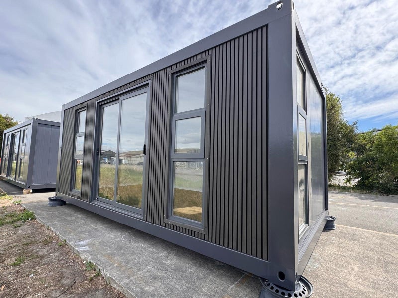 Graphite cabin with cladding63003336489475114