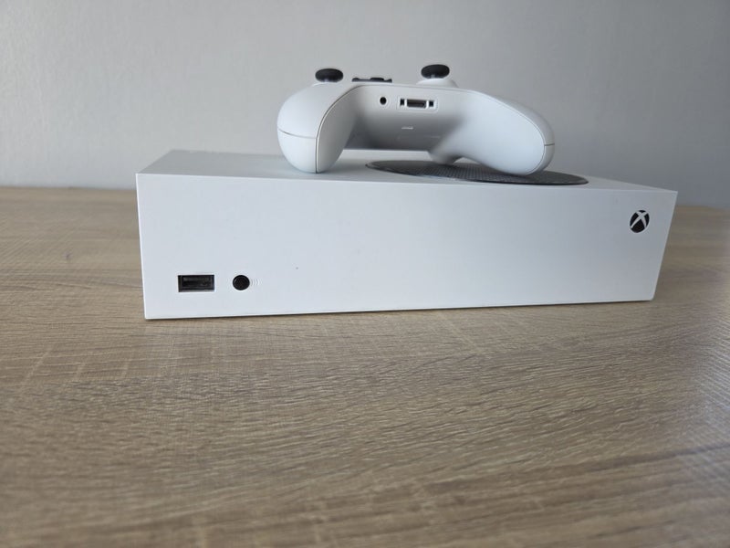 Xbox Series S + Controller Carousel 2