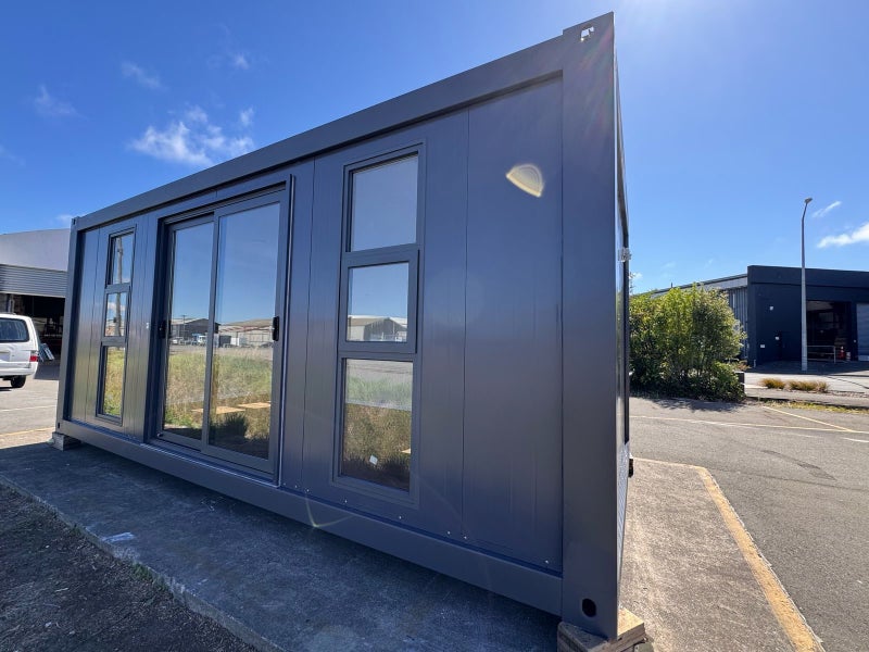 Dark portable cabin 6x3m Carousel 1