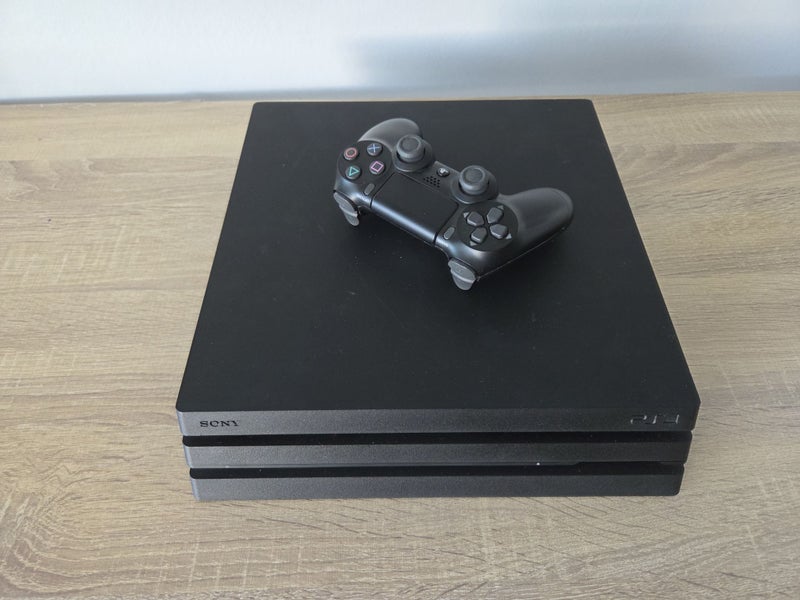 PS4 Pro 1TB + Controller Carousel 2