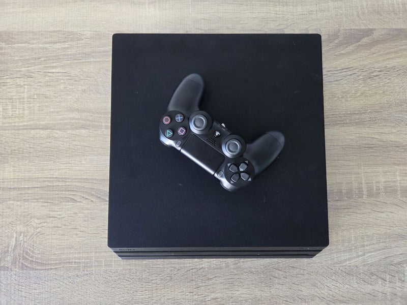 PS4 Pro 1TB + Controller Carousel 4